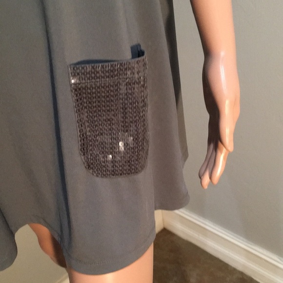 Joan Rivers sequin trim front pocket Tunic top. Size Large - Picture 2 of 5